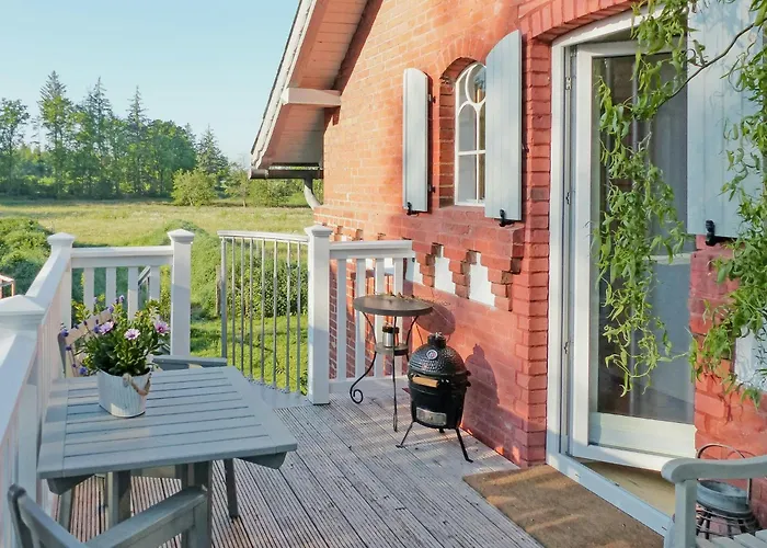 Lutjenholm Nordic Flair In Bright Attic Apartment תמונה