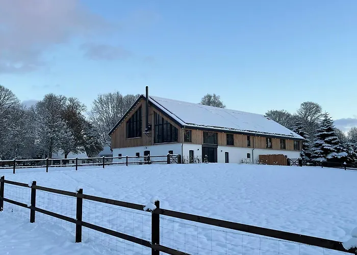 Traditional Architecture Meets Modern Design Thumby fotoğrafı