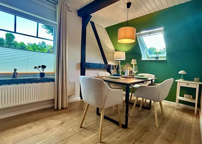 Stilvolle 3-Zi-Wohnung, Ruhig, Parkplatz, Wlan, Kiel foto